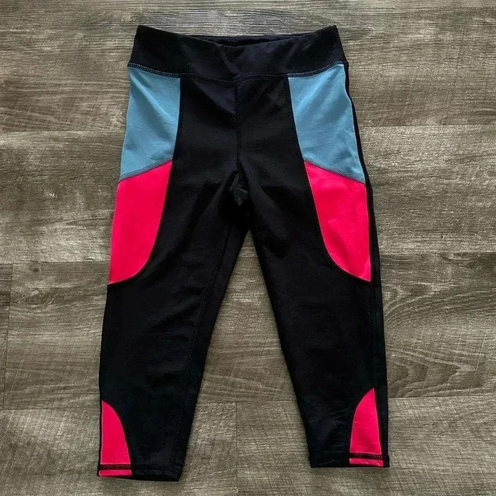 Urban Oufitters Capri Black Workout Leggings size Medium